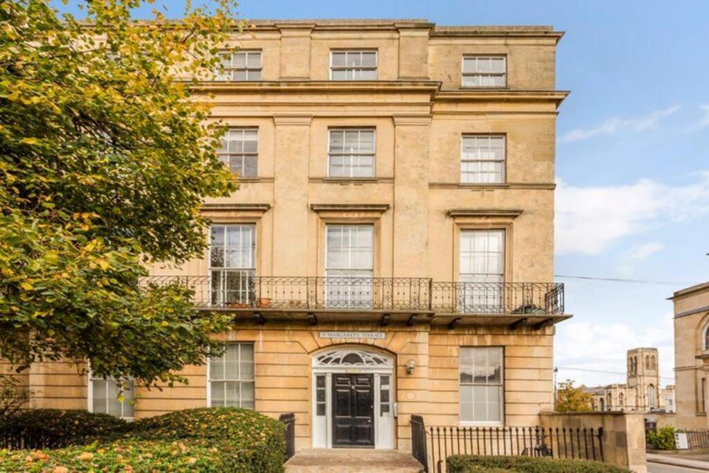 St Marg'S Hideaway; Grade II Listed Luxury Apartment In The Heart Of Cheltenham - Gateway To The Cotswolds! Sleeps 4 - Outdoor Seating And Free Private Parking! Exterior foto